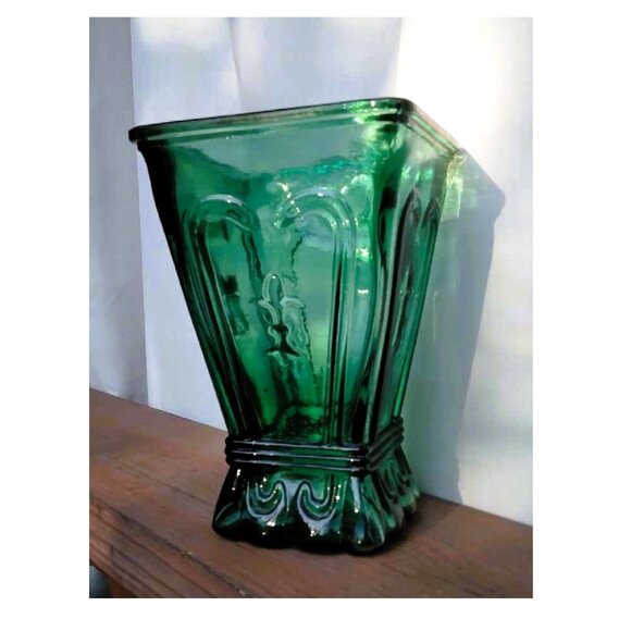 Vintage Emerald Green Art Glass Square Vase with Fleur de Lis Raised Pattern - Picture 4 of 11